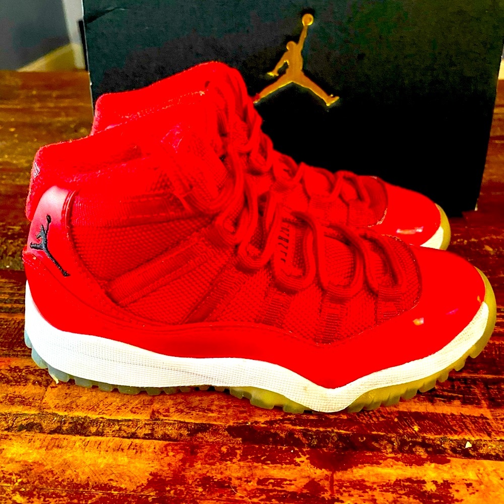 Jordan 11 “Win it ‘96” little kid size 12.